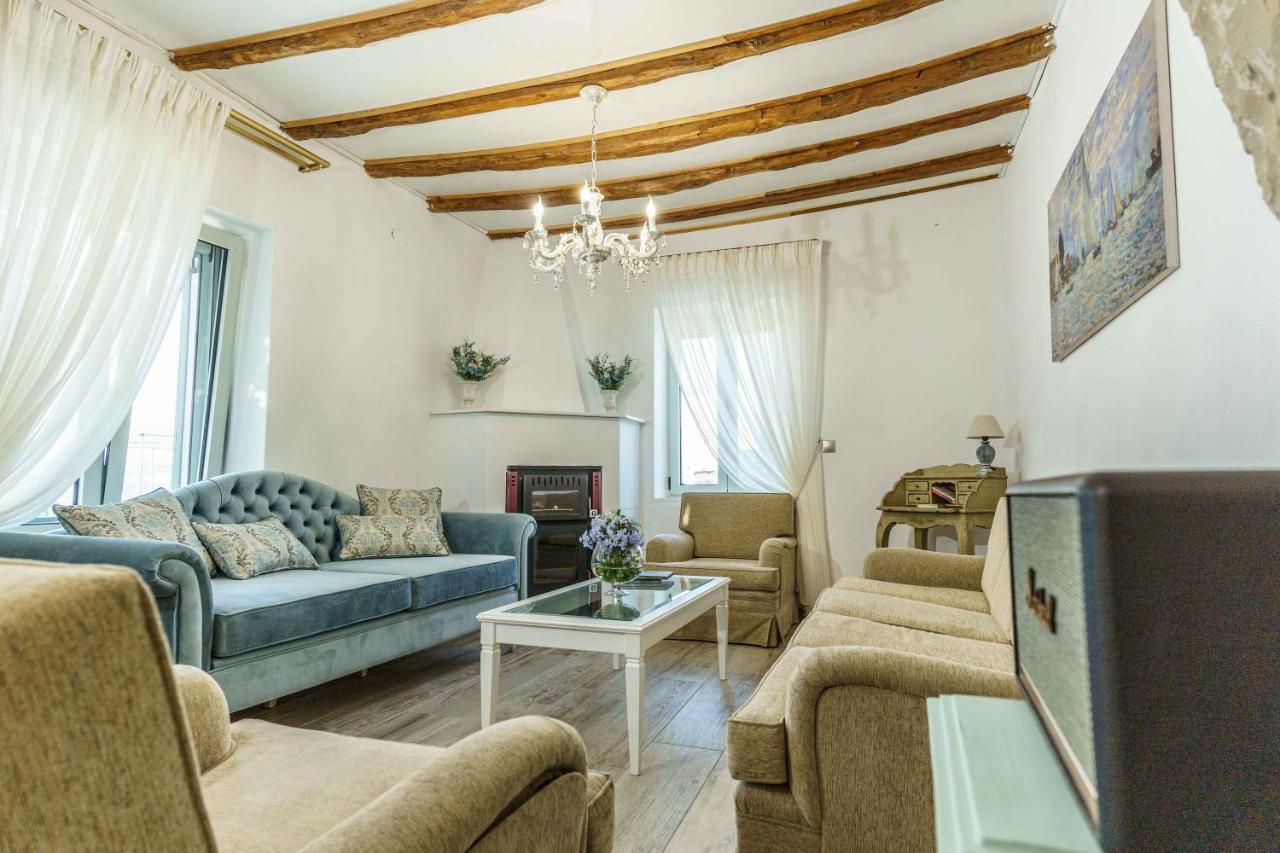 Villa Simantiri Pombia Eksteriør billede